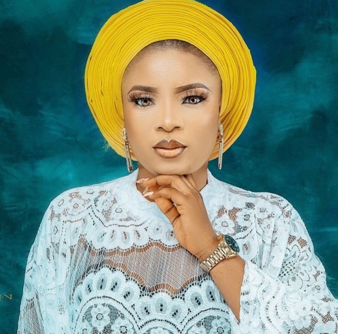 If You Are The Best Actor In The Room, You Are In The Wrong Place – Tosin Adekansola Features in Official Unique Magazine 1st Edition 2021.